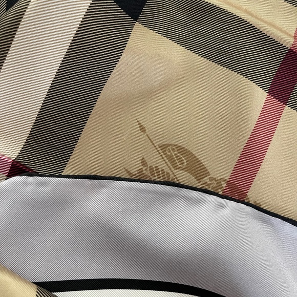 Display #1 Burberry Scarf Classic Beige Check Gray Border Silk Wrap - Picture 16 of 16